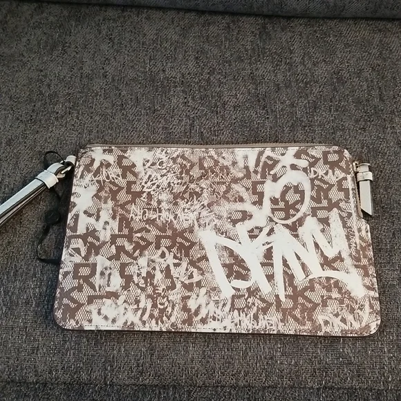 Brand new DKNY medium wristlet. Brown Graffiti pattern. Retails $78 - Picture 2 of 9